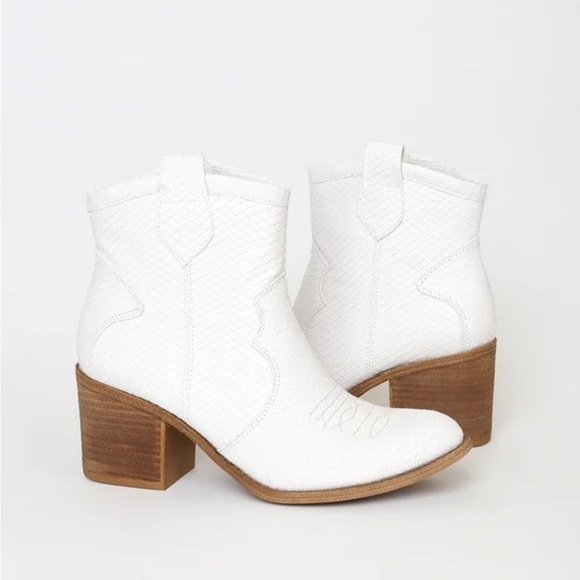 Lulus Shoes - Unite White Snake Ankle Booties